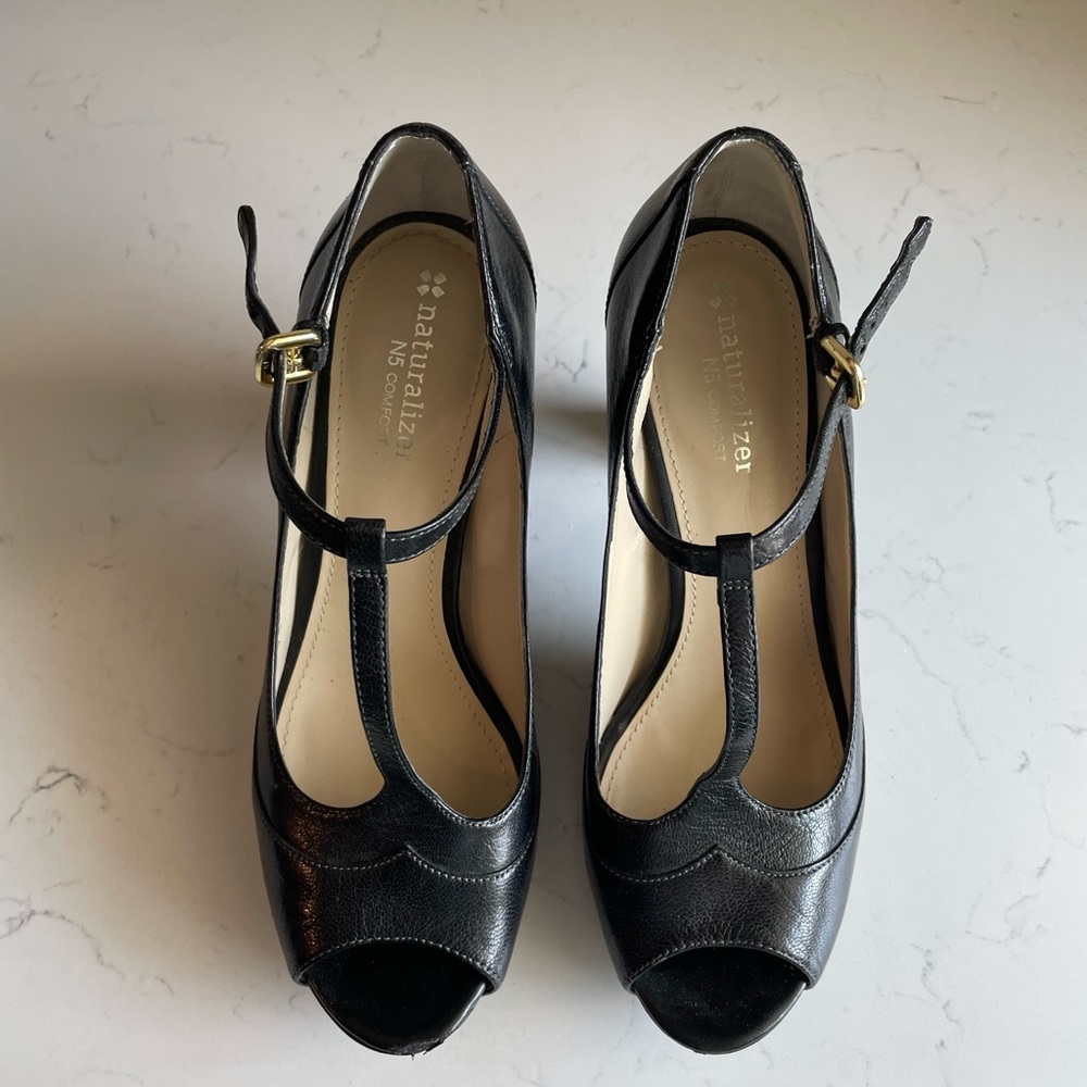 Naturalizer T Strap Peep Toe Heel